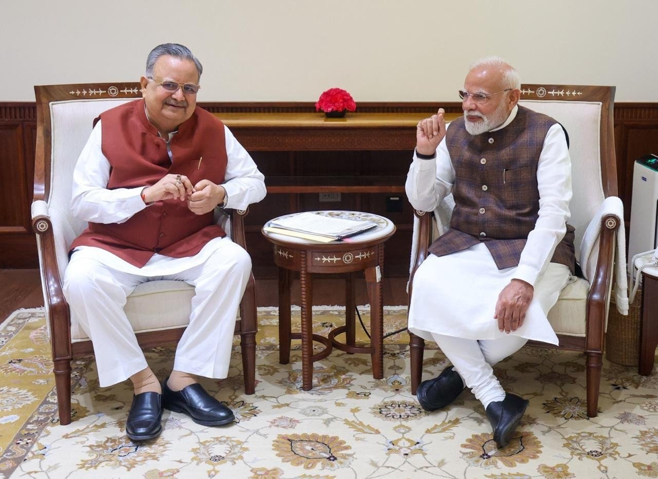 कैबिनेट विस्तार से पहले दिल्ली पहुंचे विधानसभा अध्यक्ष डॉ. रमन सिंह, प्रधानमंत्री मोदी से की मुलाकात